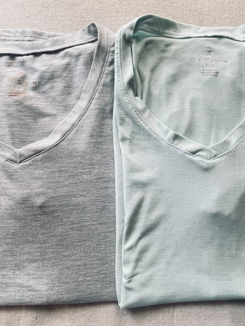 Danskin V‑Neck Sports Tee Size L — Mint & Light Gray